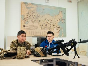 В Институте Севера и Арктики прошла встреча участника СВО с молодежью